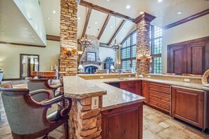 Maison, 6 chambres | Cuisine privée | Réfrigérateur, four, cafetière/bouilloire, grille-pain