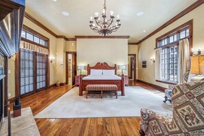 House, 6 Bedrooms