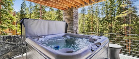 Maison, 3 chambres | Baignoire à remous extérieure