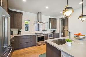 Maison, 3 chambres | Cuisine privée | Réfrigérateur, four, cafetière/bouilloire, grille-pain
