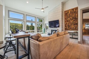 Maison, 3 chambres | Coin séjour