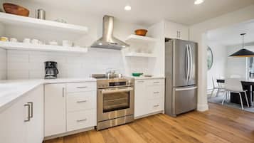Townhome, 3 Bedrooms | Private kitchen | Fridge, oven, coffee/tea maker, toaster