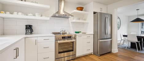 Townhome, 3 Bedrooms | Private kitchen | Fridge, oven, coffee/tea maker, toaster