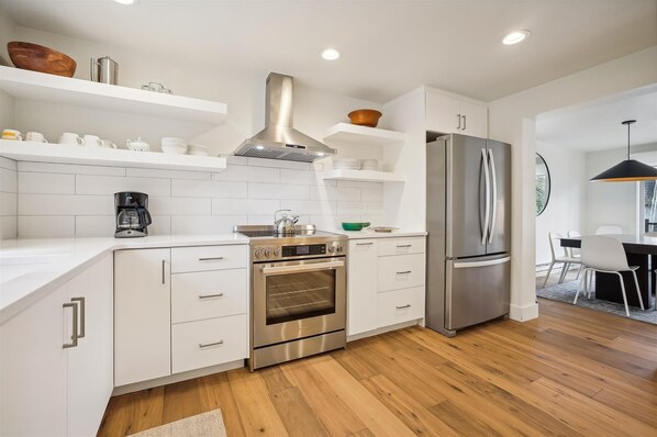 Townhome, 3 Bedrooms | Private kitchen | Fridge, oven, coffee/tea maker, toaster