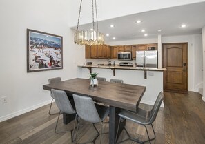 Apartamento, 2 habitaciones | Restauración