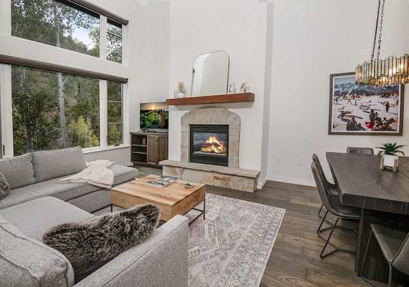 Leilighet, 2 soverom | Oppholdsområde | Smart-TV