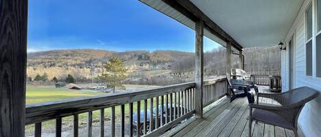 Chalet, 4 Bedrooms | Property grounds