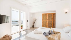 7 Schlafzimmer, Zimmersafe, Schreibtisch, Bügeleisen/Bügelbrett