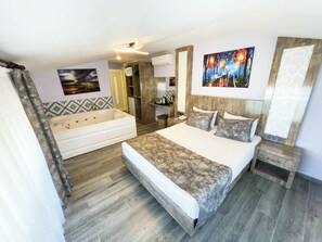 Deluxe Room, Jetted Tub, Sea Facing | Egyptian cotton sheets, premium bedding, laptop workspace - Castle's Light Boutique Hotel (Alanya)