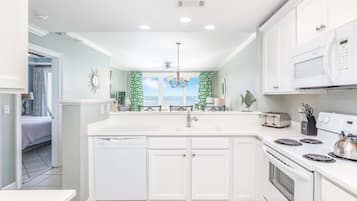 Condo, Multiple Beds, Pool Access, Ocean View (#432 - Pets) | Private kitchen | Fridge, microwave, oven, stovetop