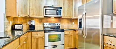 Condo, Multiple Beds, Hot Tub, Pool View (209) | Private kitchen | Fridge, microwave, oven, stovetop