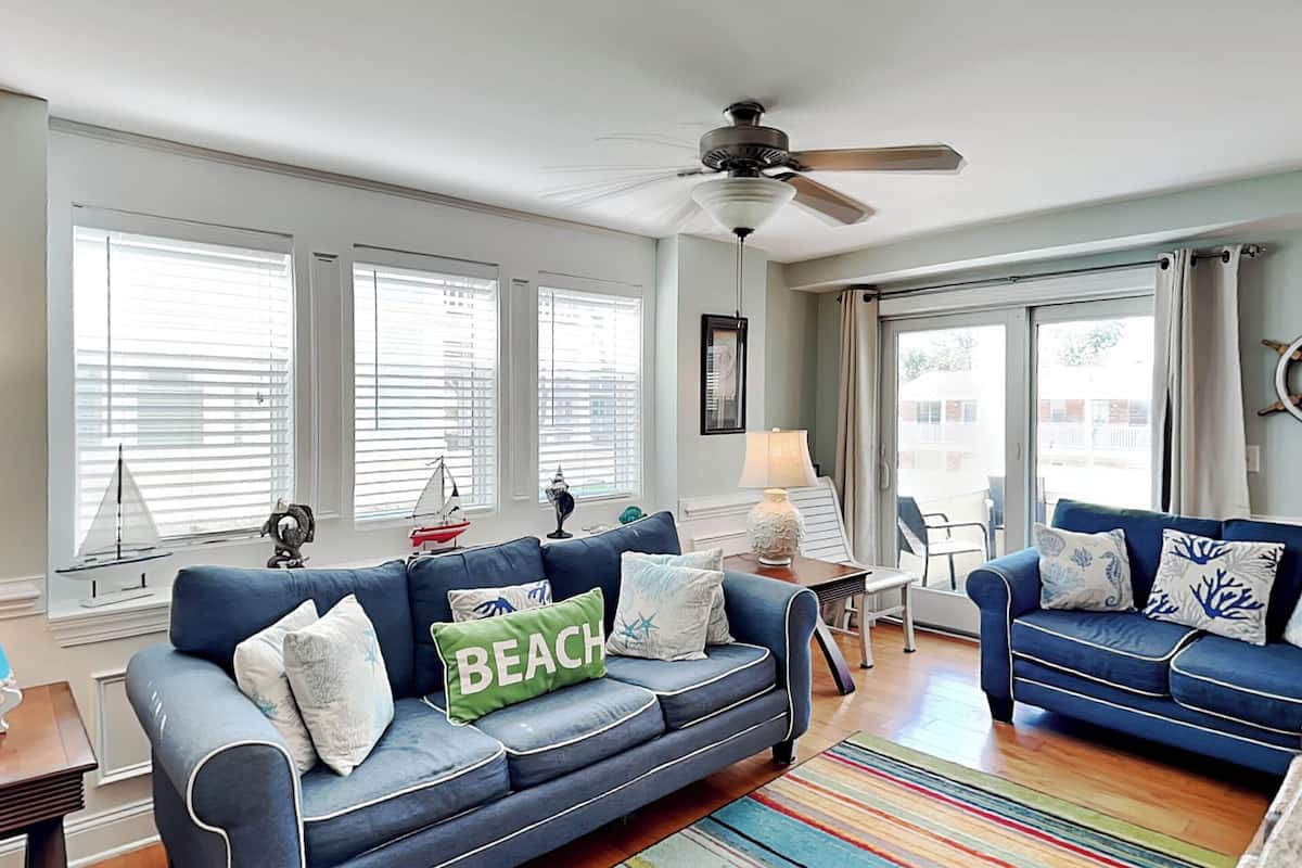Condo (2 Bedrooms) | Front of property