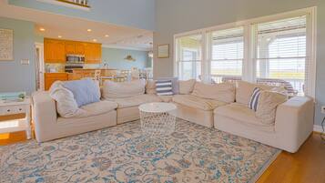 智能電視、壁爐、足球機、乒乓球設施