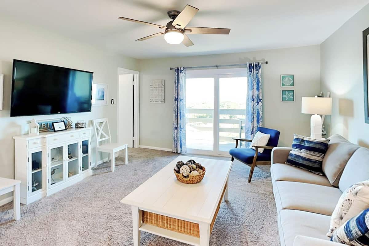 Condo, Multiple Beds, Balcony, Ocean View (15C - No Pets Allowed) | Living area | 40-inch TV with digital channels