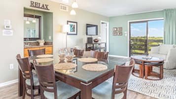 Condo, Multiple Beds, Kitchen, Partial Ocean View (#15A - No Pets) | Dining