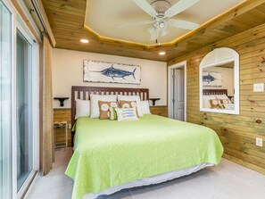 Apartamento, varias camas, acceso a la piscina, vistas al mar (#30C - No Pets) | 2 dormitorios, tabla de planchar con plancha, wifi gratis y ropa de cama