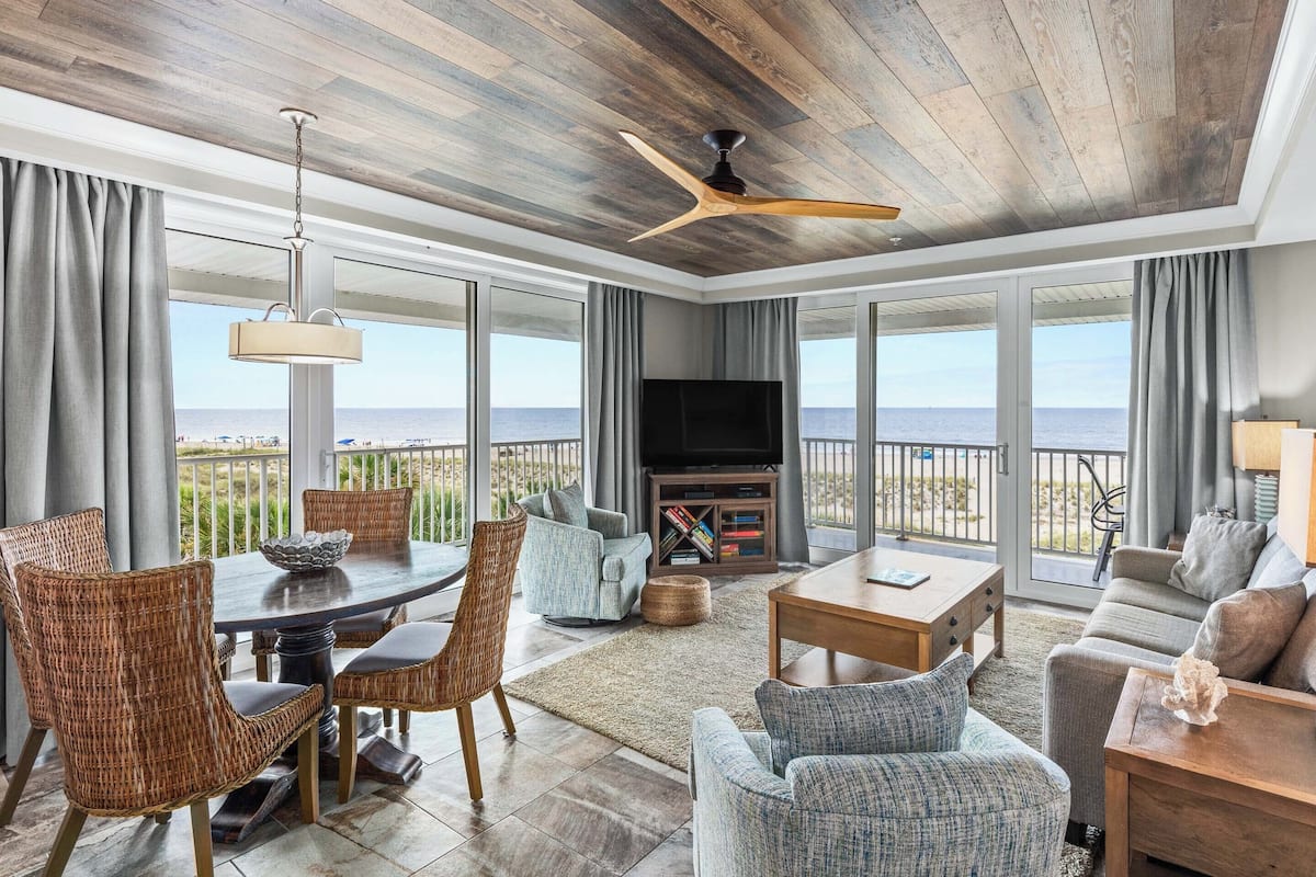 Condo, 1 King Bed with Sofa bed, Pool Access, Ocean View (331 - No Pets Allowed) | Living area