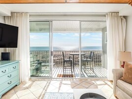 Condo, 1 King Bed with Sofa bed, Pool Access, Ocean View (#333 - No Pets) | Living area