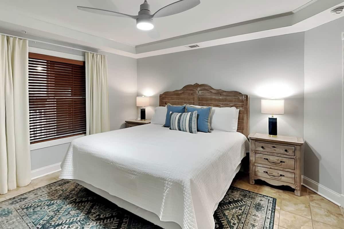 Apartment, 1 King-Bett und Schlafsofa, Poolzugang, Meerblick (312 - No Pets Allowed) | 1 Schlafzimmer, individuell dekoriert, individuell eingerichtet