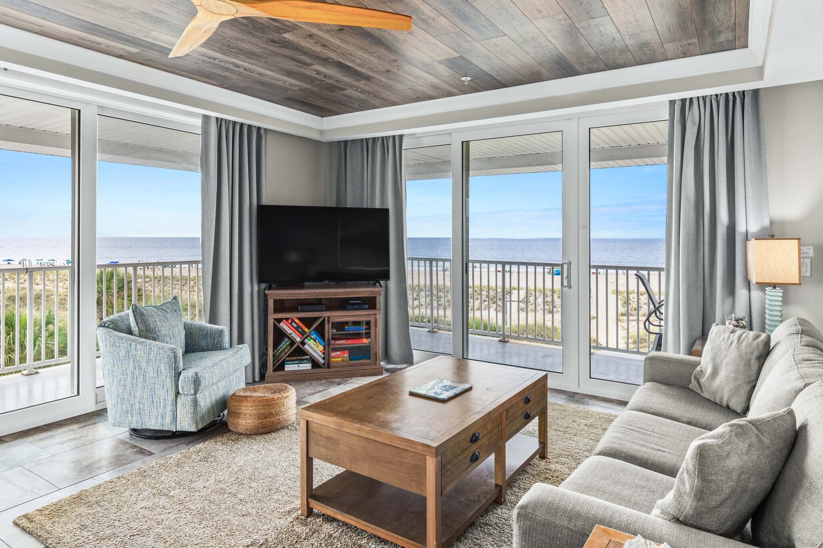 コンドミニアム キングベッド 1 台ソファーベッド付き プールアクセス オーシャンビュー (#331 - No Pets) | リビング エリア | テレビ