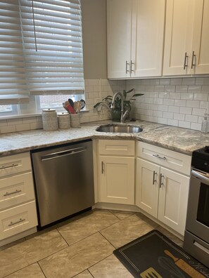 雪櫃、微波爐、爐具、洗碗機