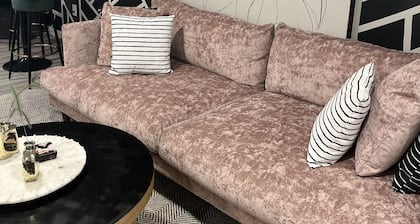 Cozy Lux FOUR bedroom Bed and Breakfast