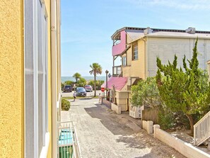 ค  อนโด, หลายเตียง, ห้องครัว (#107 - No Pets) | บริเวณภายนอก