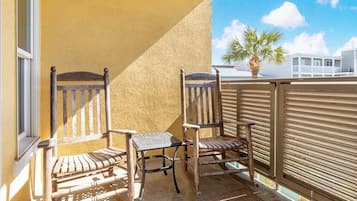 Condo, Berbilang Katil, Kitchen, Partial Sea View (#207 - No Pets) | Pemandangan dari bilik