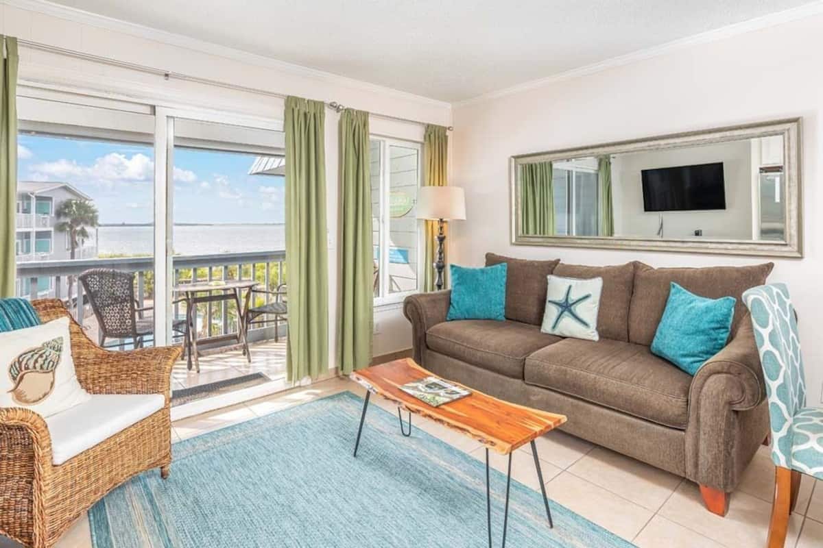 Appart'hÎtel, 1 grand lit et 1 canapé-lit, accÚs piscine, vue océan (B304 - No Pets Allowed) | Coin séjour | Télévision