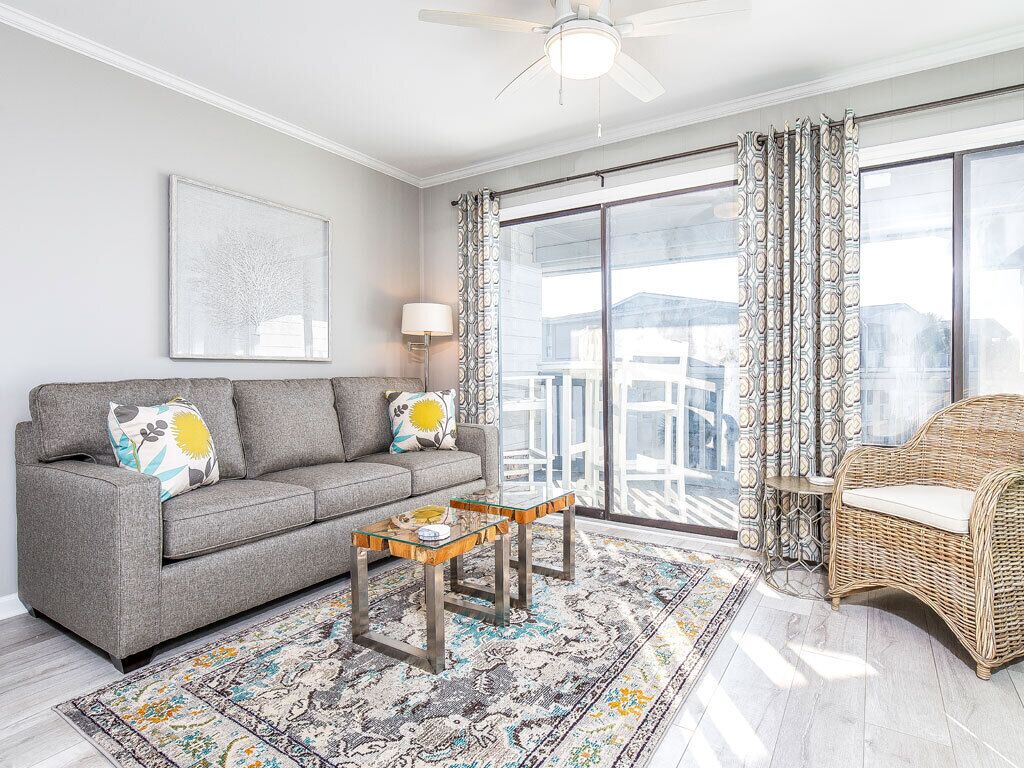 Appartamento, 1 letto king con divano letto, cucina, vista oceano (#B302 - No Pets) | Area soggiorno | TV