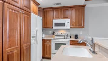 Condo, Multiple Beds, Pool Access, Beach View (#226 - Pets) | Private kitchen | Fridge, microwave, oven, stovetop