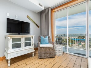 Apartment, 1 King-Bett und Schlafsofa, Poolzugang, Strandblick (#136 - Pets) | Wohnbereich