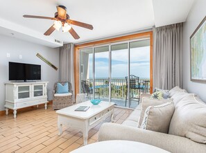 Apartment, 1 King-Bett und Schlafsofa, Poolzugang, Strandblick (#136 - Pets) | Wohnbereich