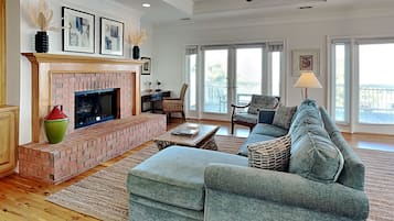 House, Multiple Beds, Kitchen, Partial Ocean View | Living area | TV