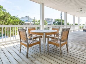 Outdoor dining - 5 Oclock Somewhere by Tybee Vacation Rentals (Tybee Island)