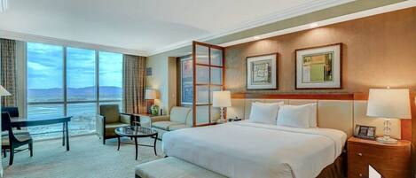 Caja de seguridad en la habitación y escritorio