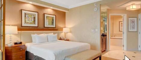 Una cassaforte in camera, una scrivania, ferro/asse da stiro