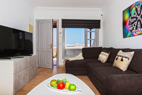 Superb beachfront house, Fuerteventura view, swimming pool