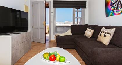 Superb beachfront house, Fuerteventura view, swimming pool