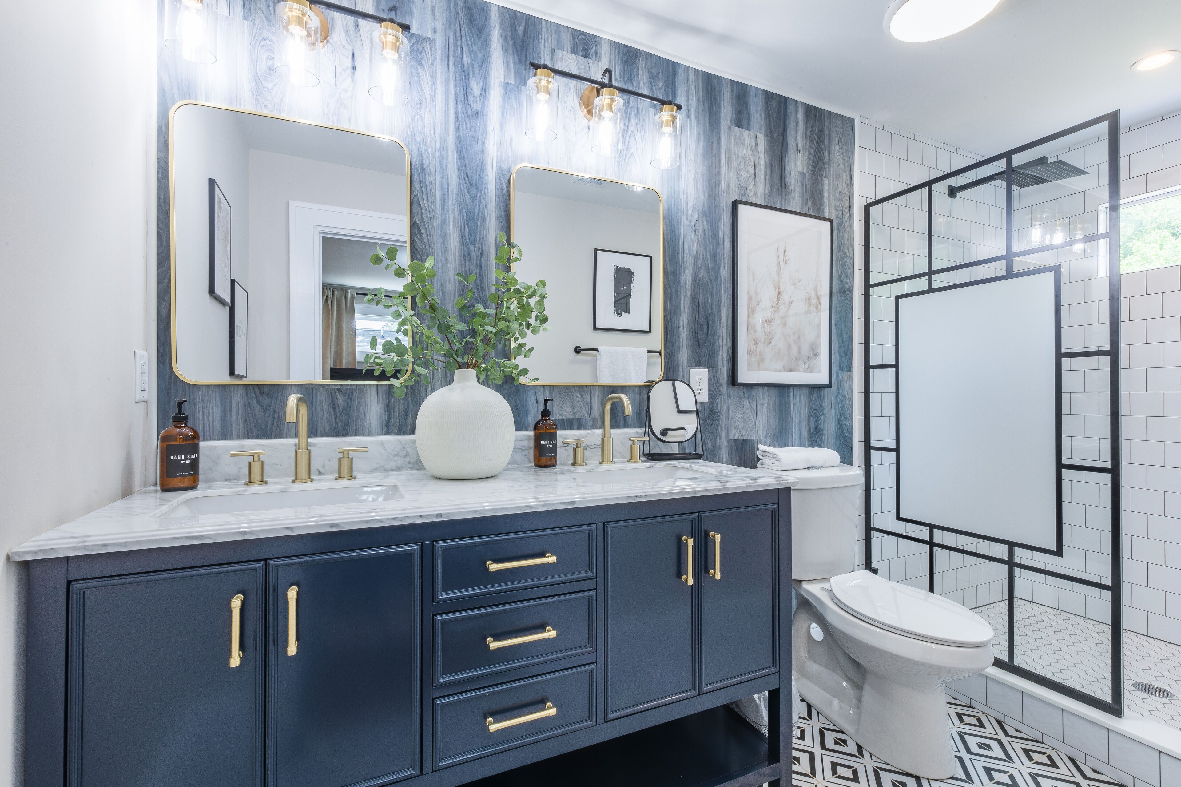 Combined shower/tub, hair dryer, towels, soap