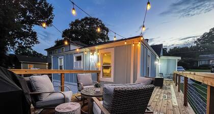 Chic 4BR/3BA House – 10 min to Mercedes‑Benz – Private Deck + BBQ