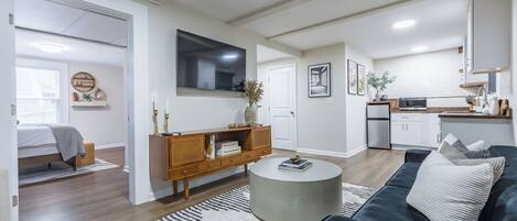 4 bedrooms, premium bedding, in-room safe, desk