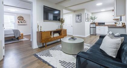 Chic 4BR/3BA House – 10 min to Mercedes‑Benz – Private Deck + BBQ