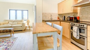 冰箱、电热水壶、烤面包机、厨具/餐具