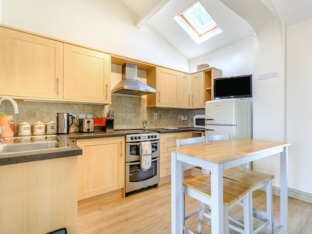 Fridge, electric kettle, toaster, cookware/dishes/utensils