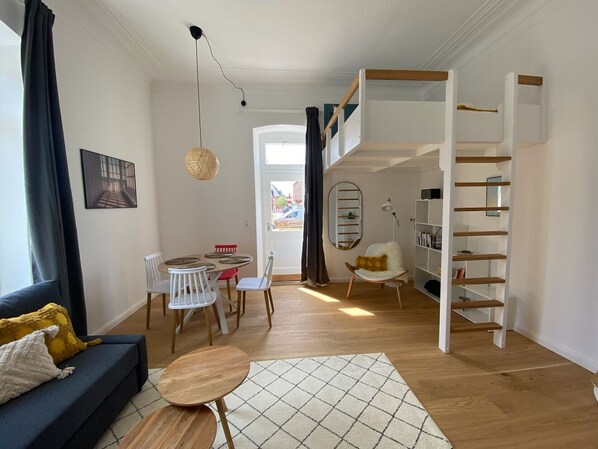 Smart TV, stereo - Modern and tastefully furnished vacation apartment on Fehmarn (Fehmarn-Lemkenhafen)