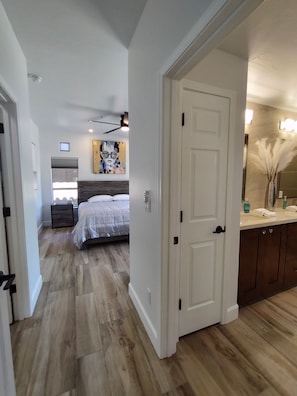 2 camere, una scrivania, ferro/asse da stiro, Wi-Fi gratuito