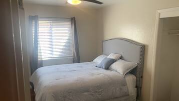 1 bedroom, desk, iron/ironing board, WiFi