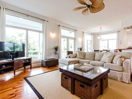 House, Multiple Beds, Kitchen, Partial Ocean View | Living area | 40-inch TV with digital channels