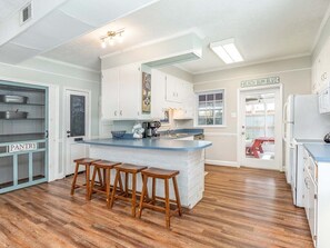 House, Multiple Beds, Pool Access, Pool View | Private kitchen | Fridge, microwave, oven, stovetop